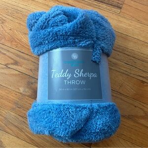 NWT Comfort Bay Teddy Sherpa Throw Blanket - Blue (50" x 60")